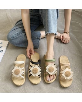 Fashionable Flat Chrysanthemum Beach Sandals
